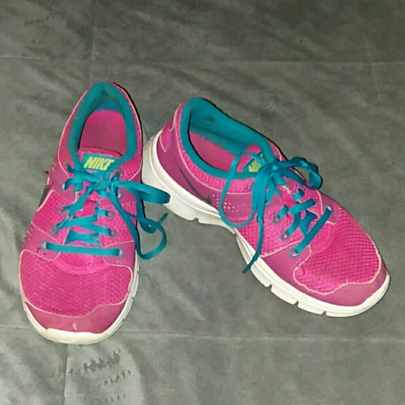 Nike Other - 3/$18. Nikeyouth girls 5 sneakers **flash sale $8*